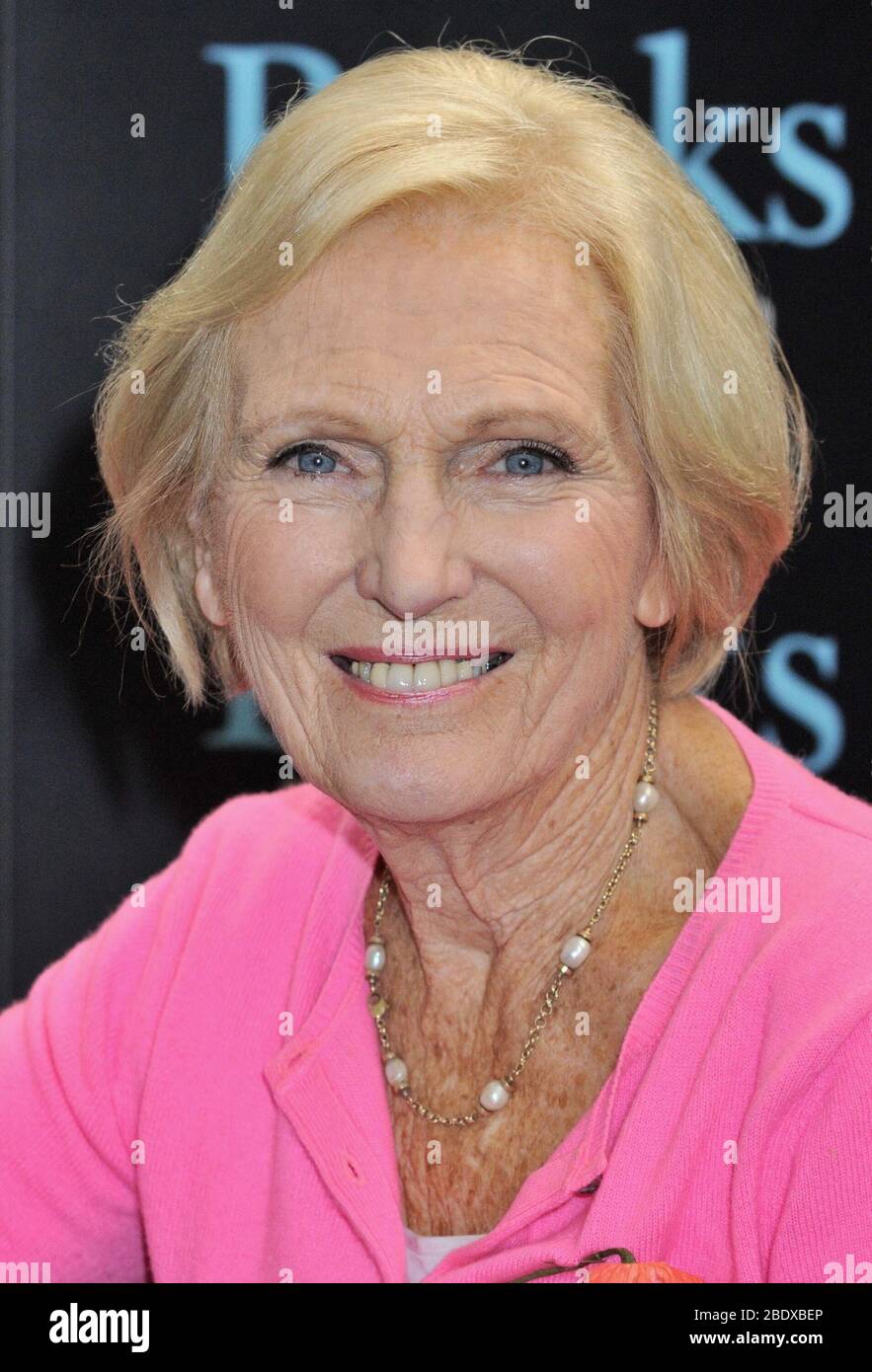 Mary Berry,  Booksigning,  Good Food Bakes & Cakes Show,  Business Design Centre,  London.  25.10.14 Stock Photo