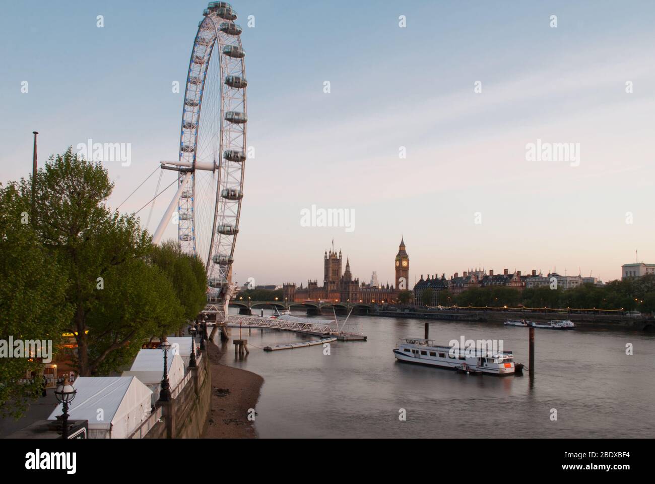 Rotating Ferris Wheel London Eye (Millenium Wheel), The Queen's Walk, London SE1 7PB