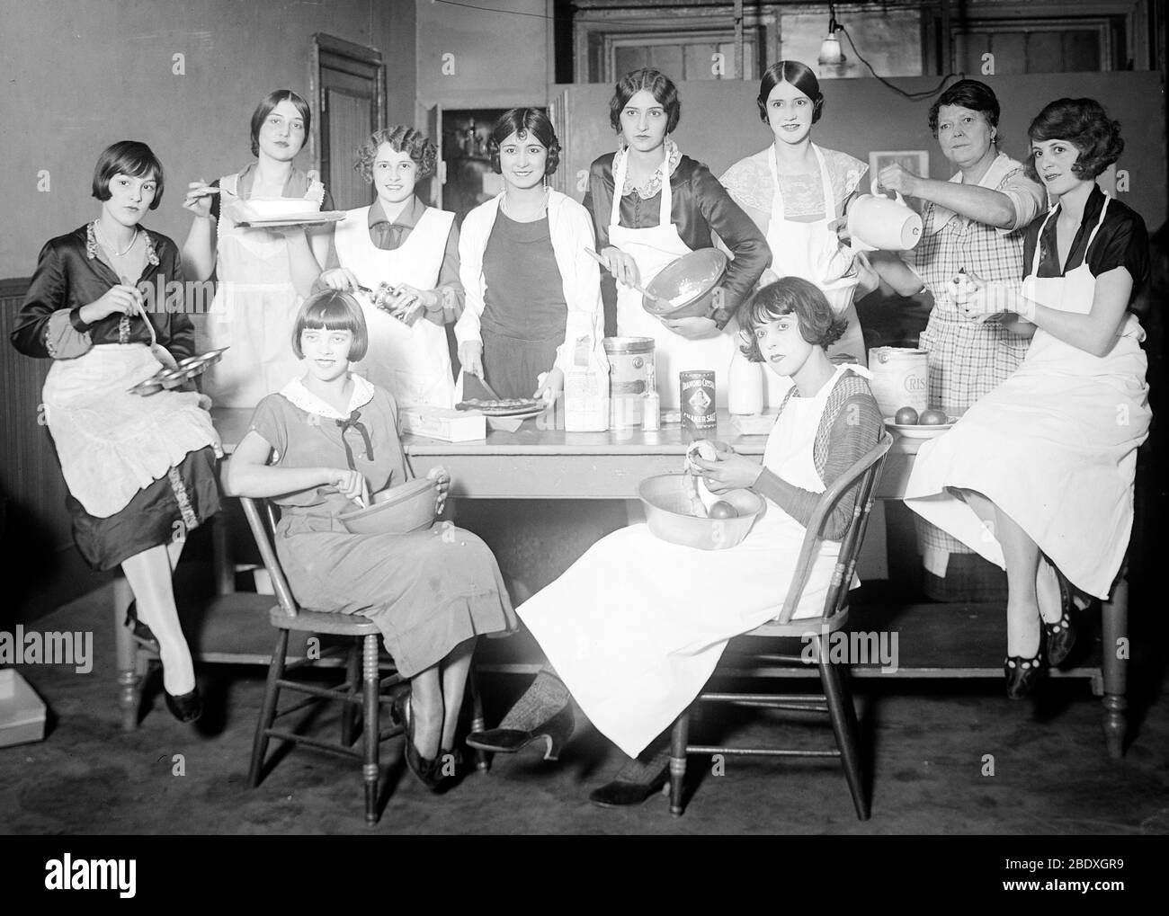 Ziegfeld Follies Cooking Class, 20th Century Stock Photo