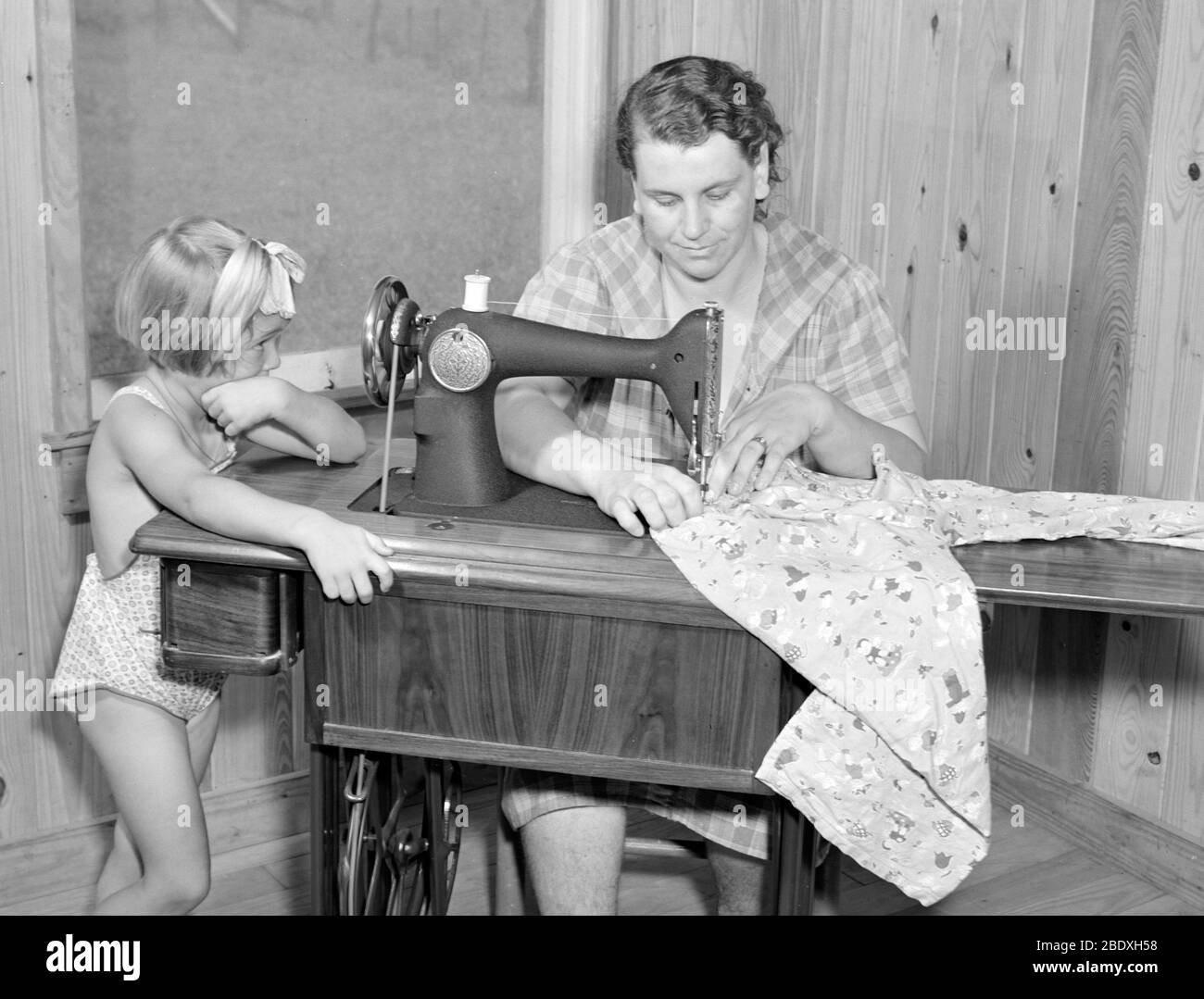 Housewife Using Sewing Machine, 1940 Stock Photo Alamy