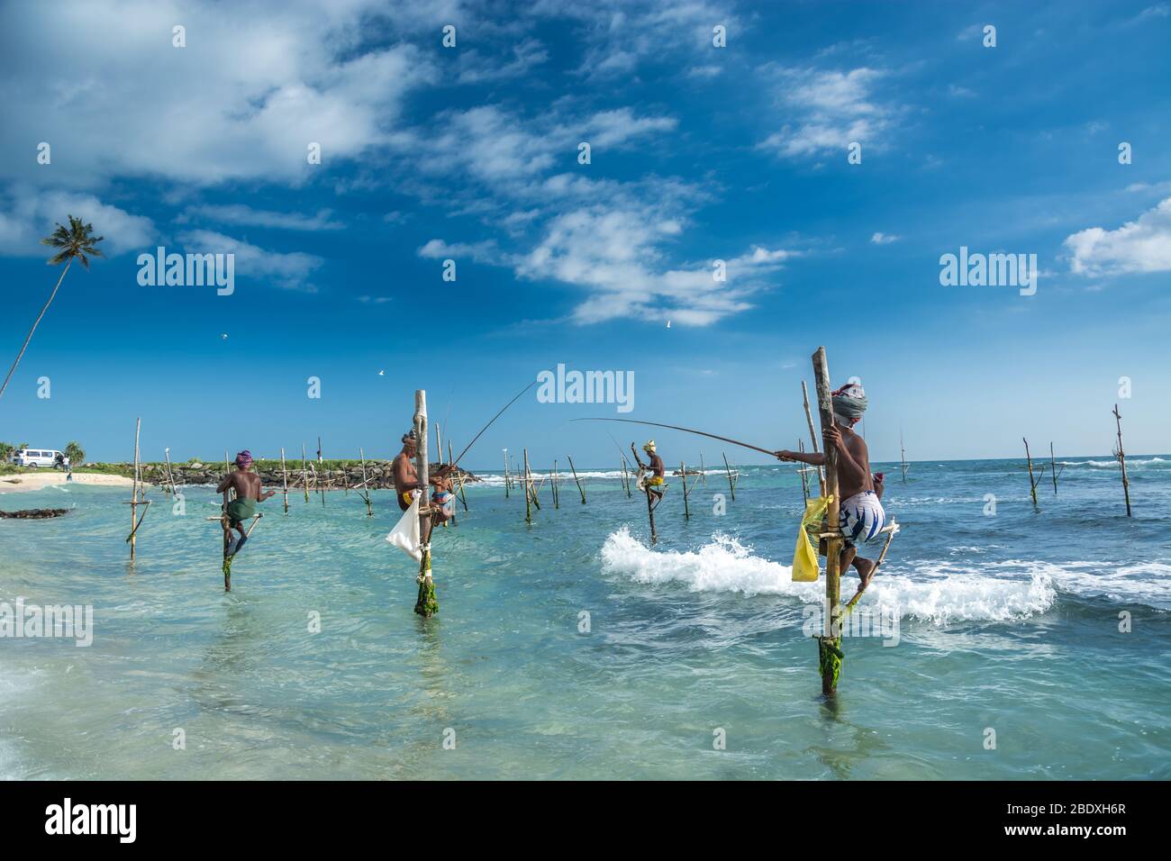 Traditional stilt fisherman in Sri Lanka Stock Photo - Alamy