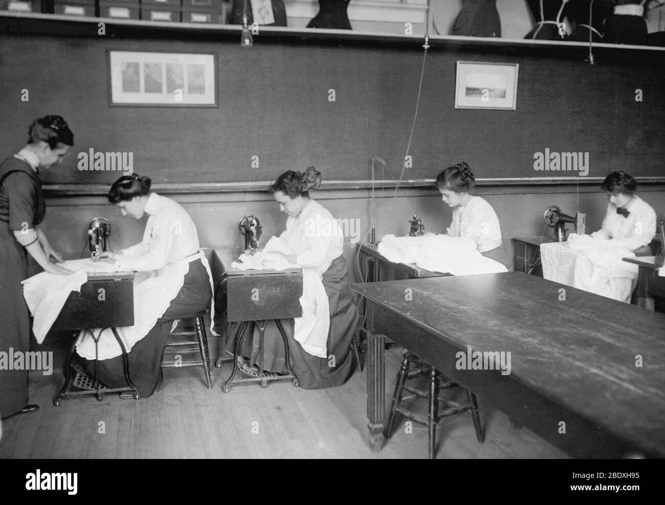 Home economics class sewing Black and White Stock Photos & Images Alamy