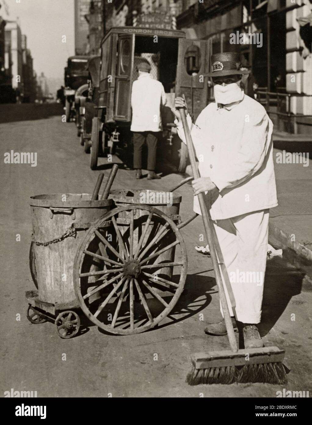 1918 flu mask hi-res stock photography and images - Alamy