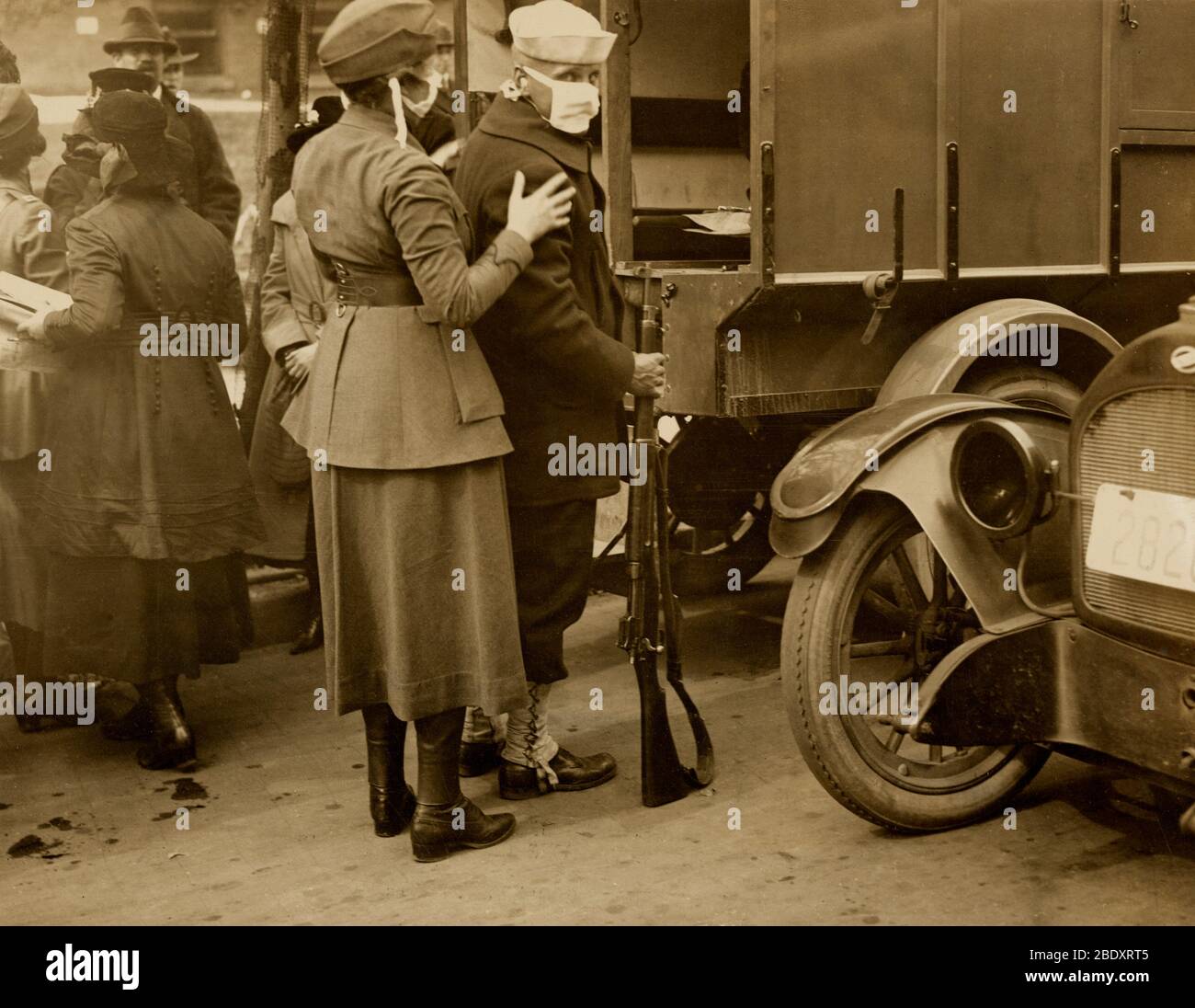 1918 flu mask hi-res stock photography and images - Alamy