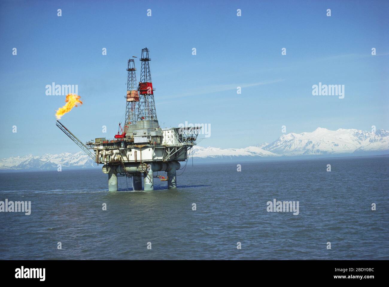 Offshore oil drilling platform, Alaska Stock Photo