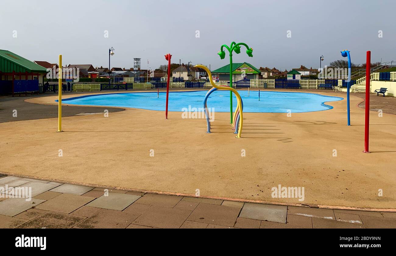 Empty paddling pool hires stock photography and images Alamy