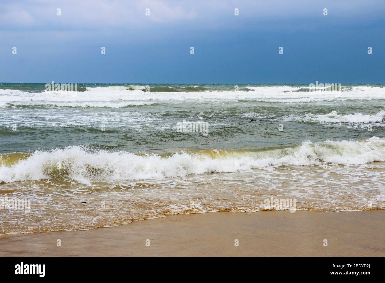 Sea water foam after waves hi-res stock photography and images - Alamy