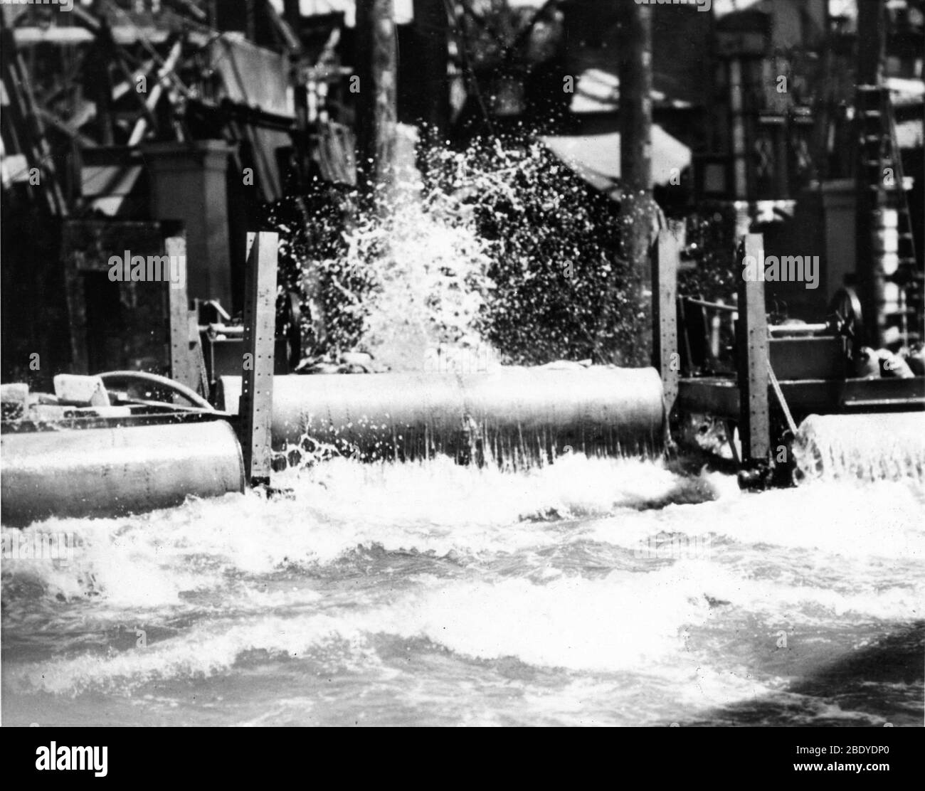 Rollers Pumping Water  up and down to make Giant Waves for THE HURRICANE 1937 director JOHN FORD  novel Charles Nordhoff and James Norman Hall special effects James Basevi The Samuel Goldwyn Company / United Artists Stock Photo