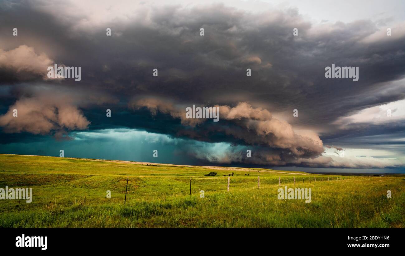 Ominous supercell thunderstorm with dramatic storm clouds in Montana Stock Photo