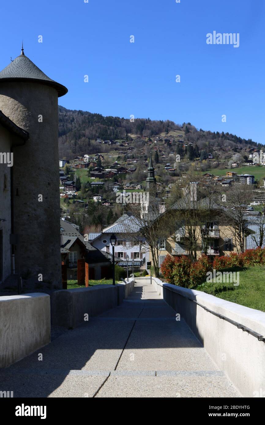 Vue sur le clocher de l'église Saint-Gervais et Protais. Alpes françaises. Saint-Gervais-les-Bains. Haute-Savoie. France. Stock Photo
