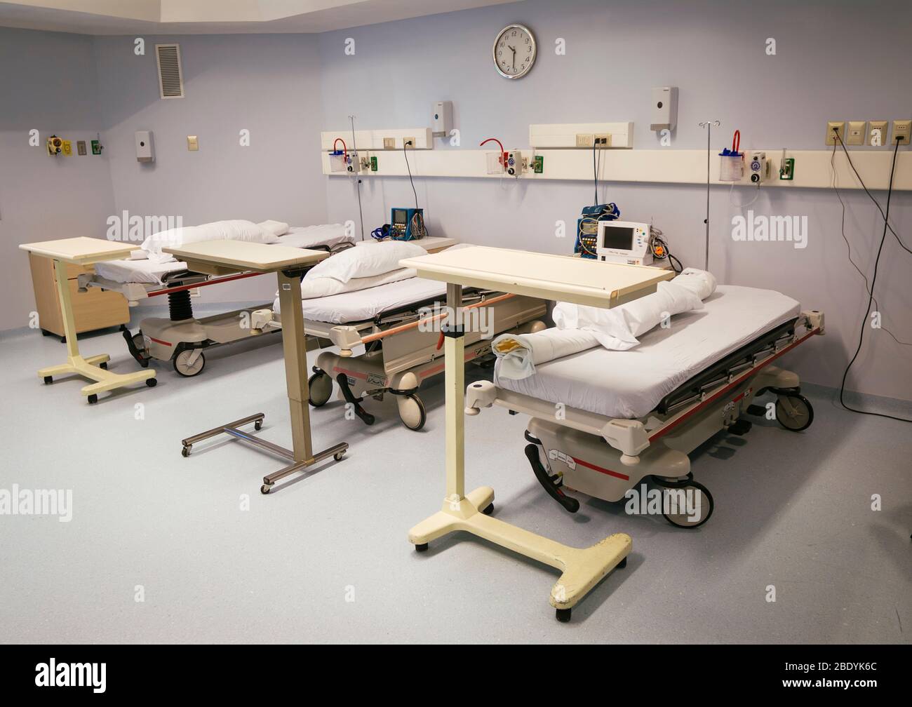 equipment and medical devices in modern operating room Stock Photo - Alamy