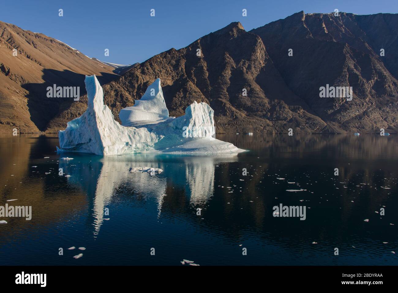 Greenland Coastal Rocks Greenland landscape with beautiful coloured rocks and iceberg Stock ...