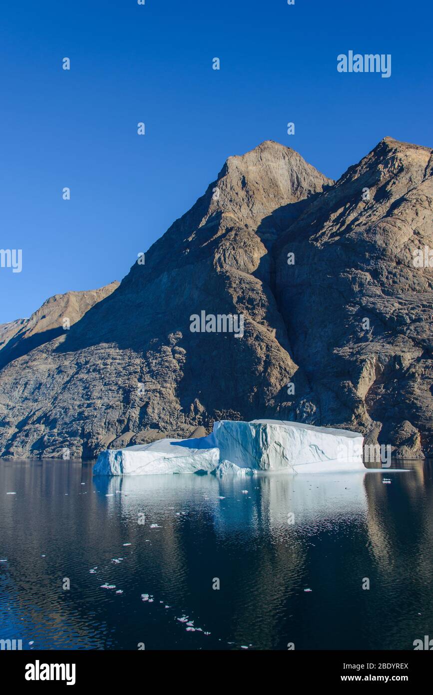 Greenland Coastal Rocks Greenland landscape with beautiful coloured rocks and iceberg Stock ...