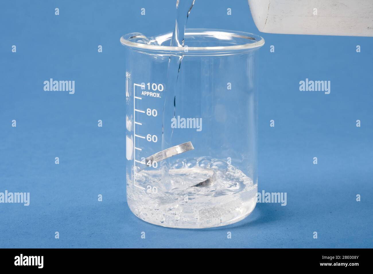 Magnesium Reacting with Acid Stock Photo - Alamy