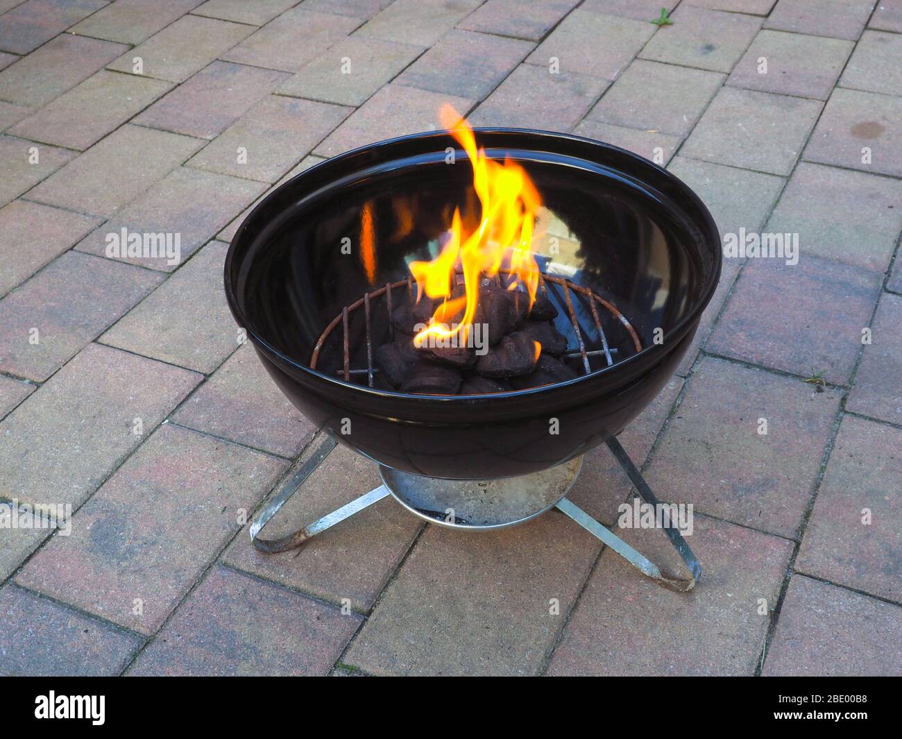 Burning Charcoal in a Barbecue Grill, 3 of 4 Stock Photo Alamy