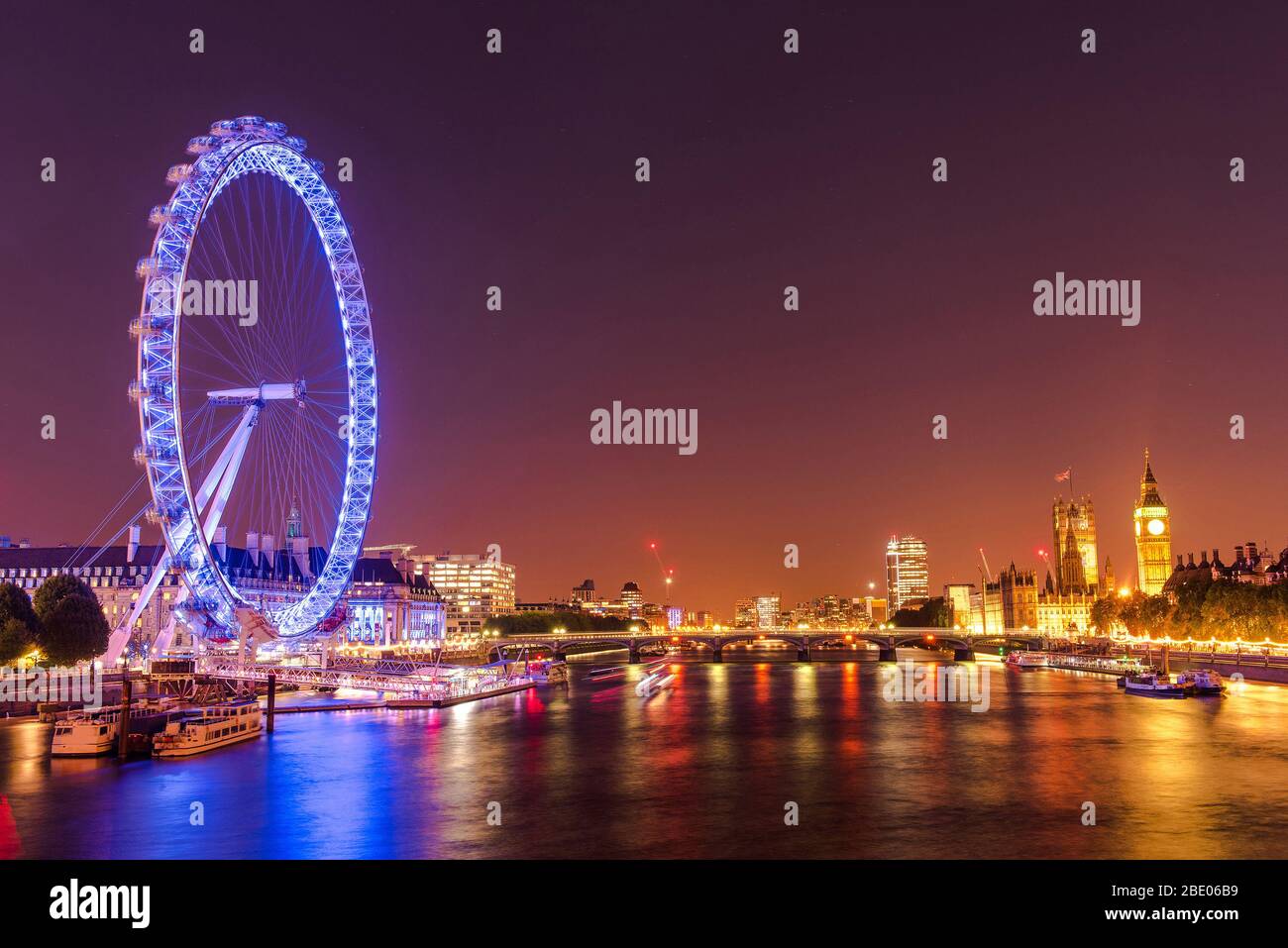 London skyline night aerial hi-res stock photography and images - Alamy