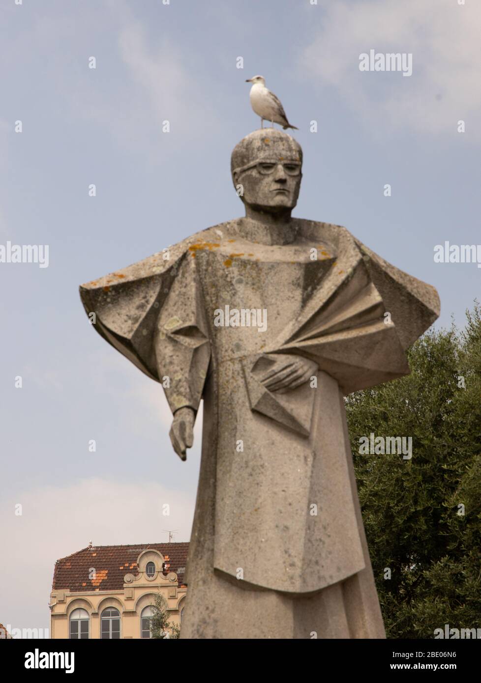 Statue of Antonio Ferreira Gomes, Bishop of Porto (1952-1981) Portuguese Roman Catholic bishop with bird sitting on his head Stock Photo