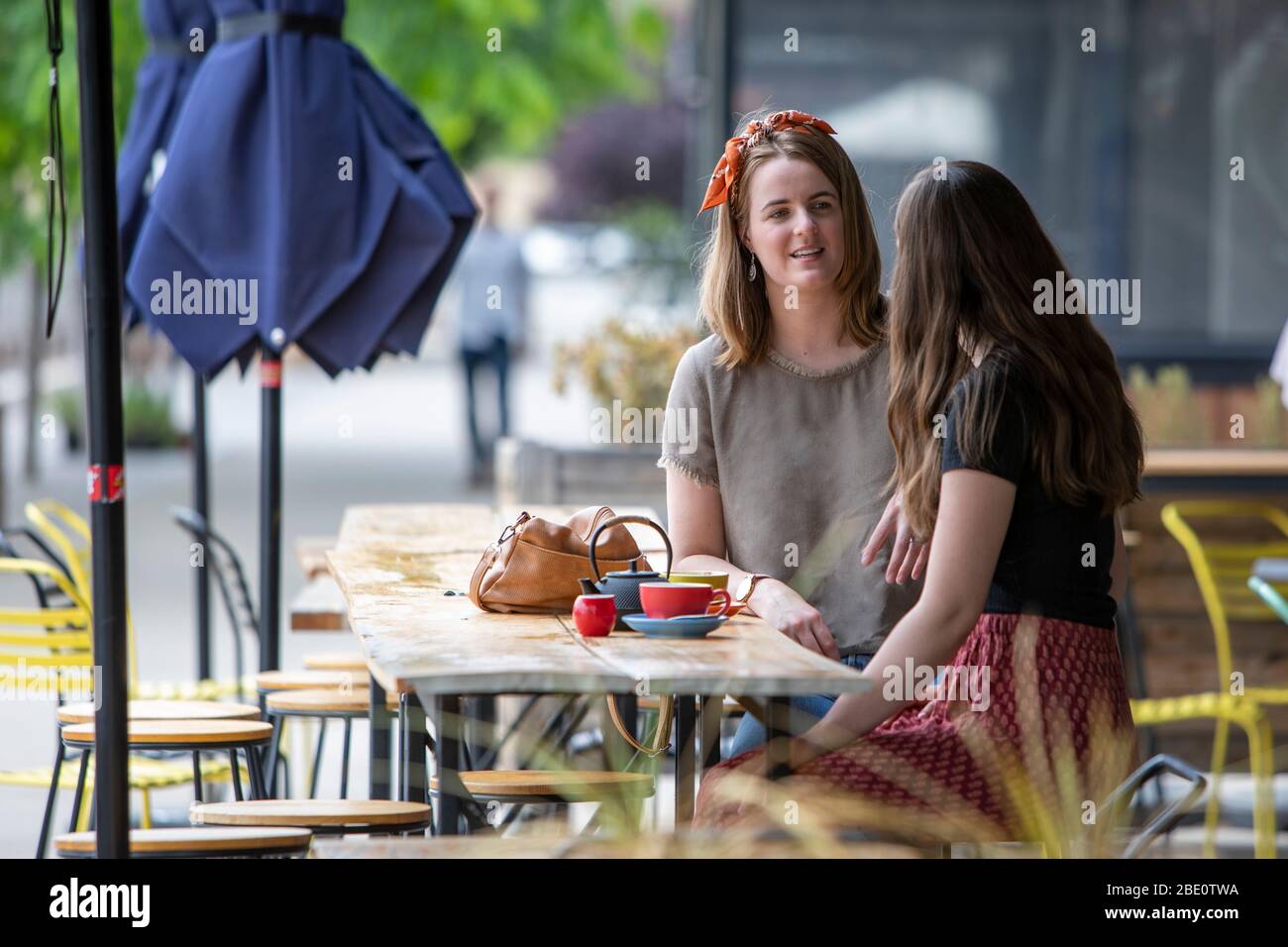 Two women having tea at cafe hi-res stock photography and images - Alamy