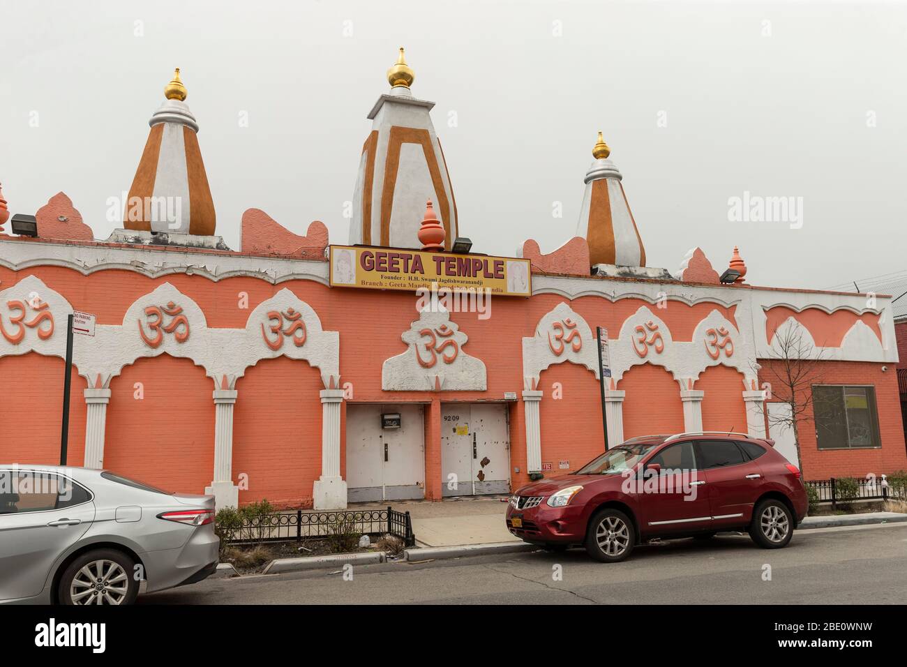 New York, NY - April 10, 2020: View of Geeta Temple closed for prayers because of COVID-19 pandemic in Corona neighborhood of Queens Stock Photo
