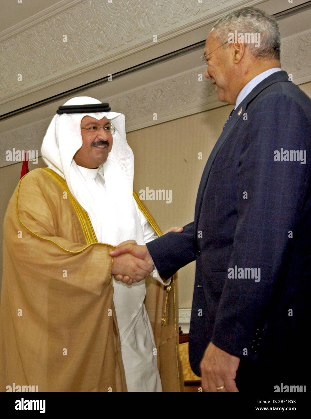 The Honorable Colin Powell (right), US Secretary of State, greets Iraqi President Sheik Ghazi al-Yawar (Ghazi Mashal Ajil al-Yawar), Interim President of Iraq, in Baghdad, Baghdad Province, Iraq (IRQ), during Operation IRAQI FREEDOM. Stock Photo