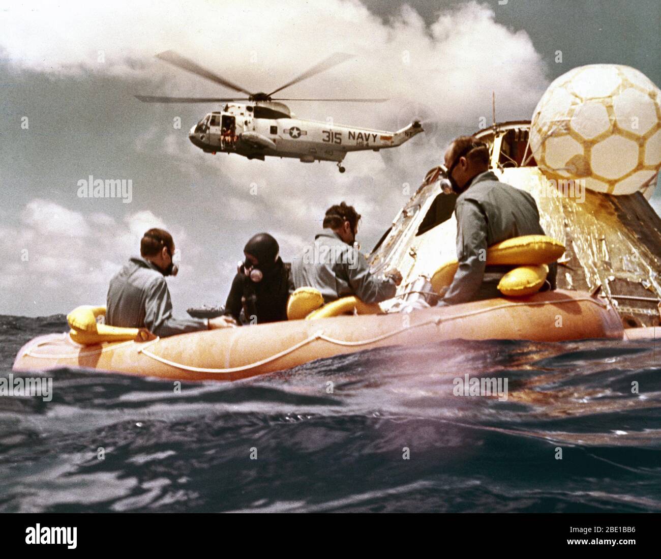 APOLLO 12 PACIFIC RECOVERY AREA SHOWING ASTRONAUTS IN LIFE RAFT Stock ...
