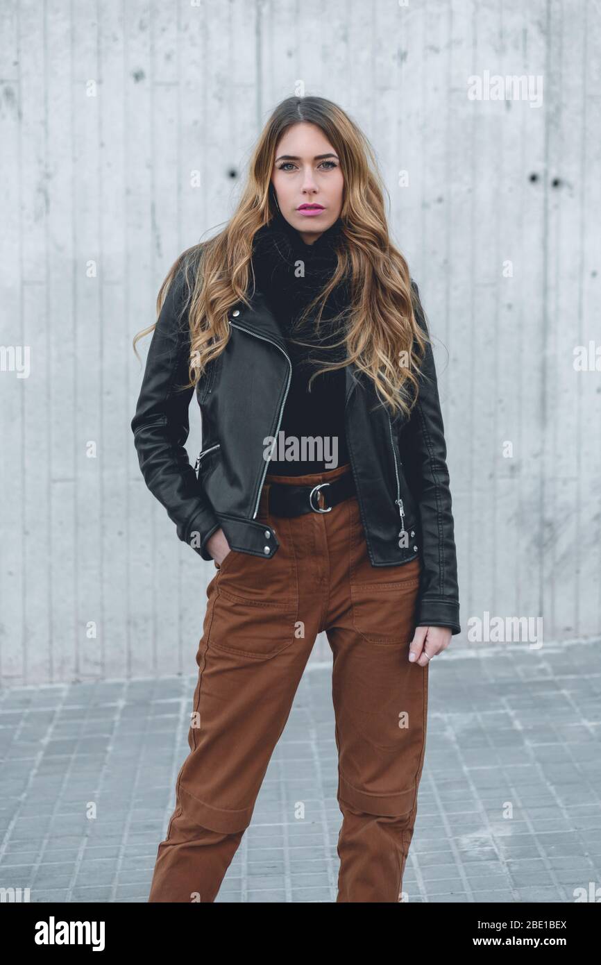 Pretty And Stunning Brown Leather Pants Outfits