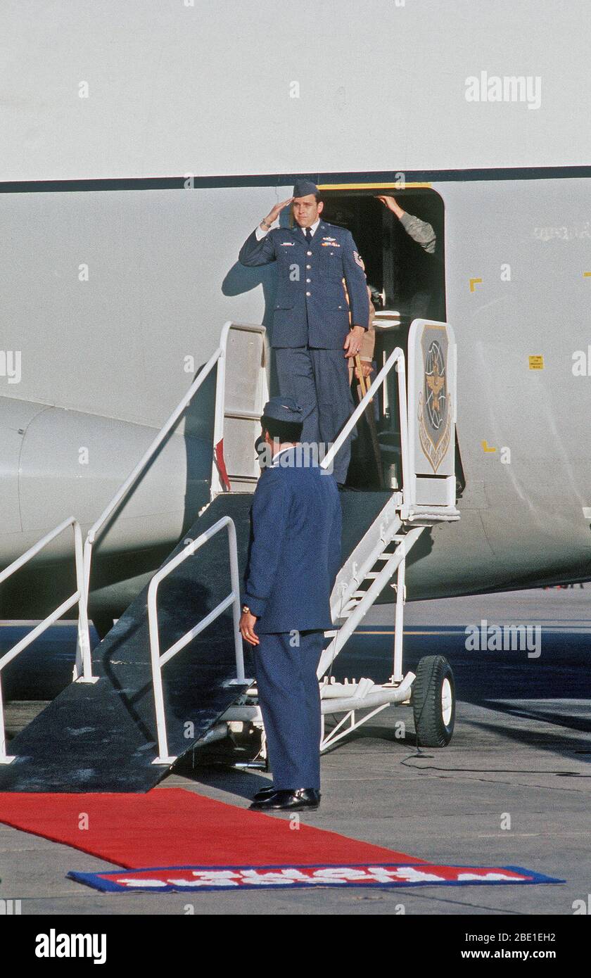Former POW and U.S. Air Force MSGT William Andrew Robinson (Captured 20 Sep 65) salutes the colors upon his arrival on the C-141 Starlifter from Clark Air Base, Philippines.  MSGT Robinson was in the first group of POWs released on 12 Feb 73 by the North Vietnamese government in Hanoi. Stock Photo