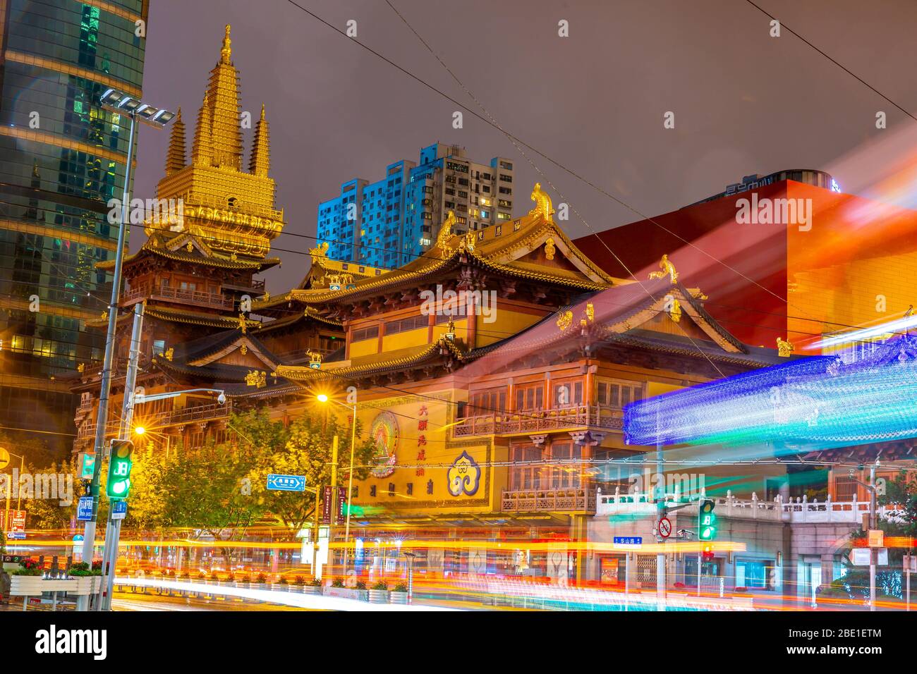 Jing'an Temple is a Buddhist temple on the West Nanjing Road in Shanghai, China. Stock Photo