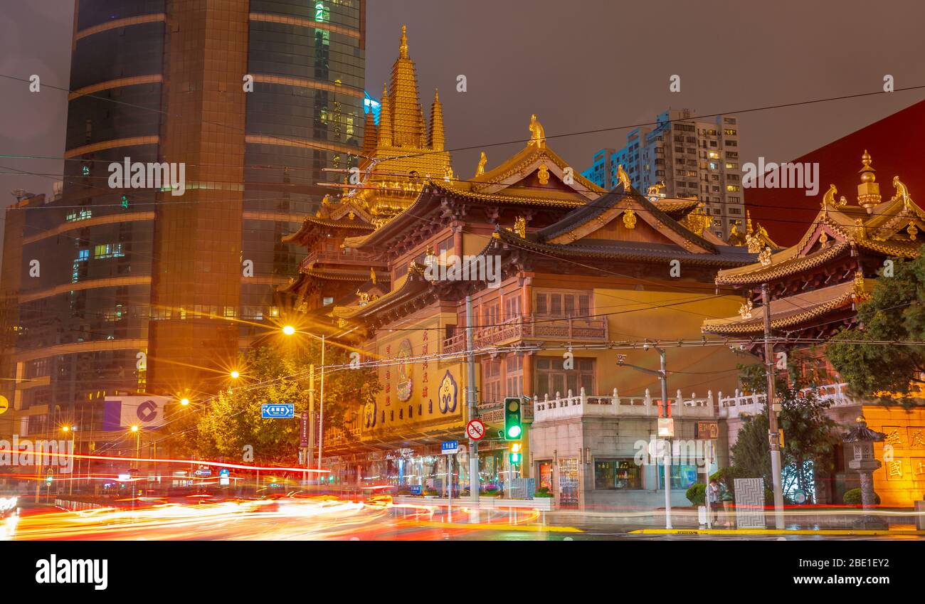 Jing'an Temple on the West Nanjing Road in downtown area of Shanghai, China Stock Photo
