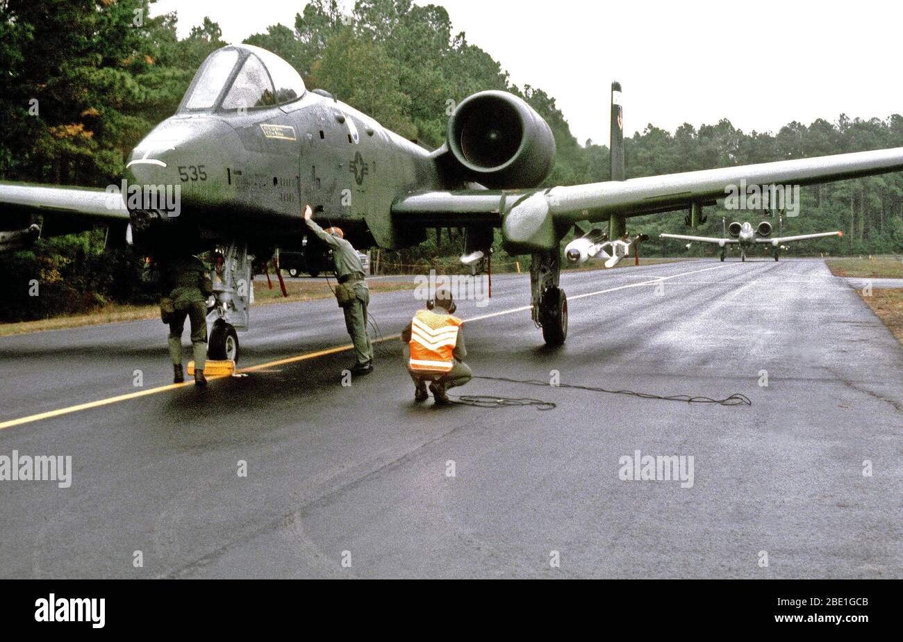 1980 - An A-10 Thunderbolt II aircraft undergoes preflight check during exercise Thunderhog II '80 Stock Photo