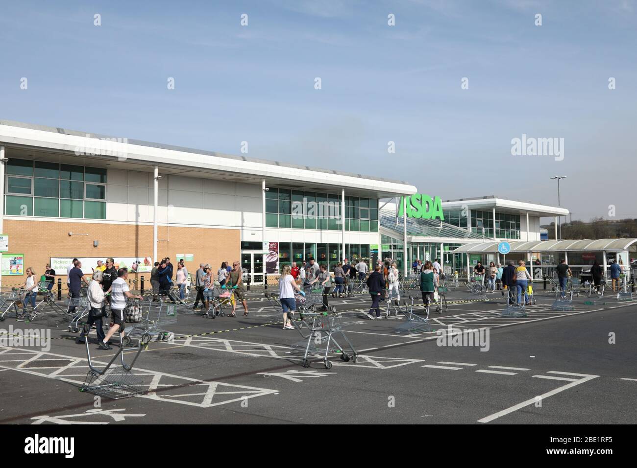 Car park queues hi-res stock photography and images - Alamy