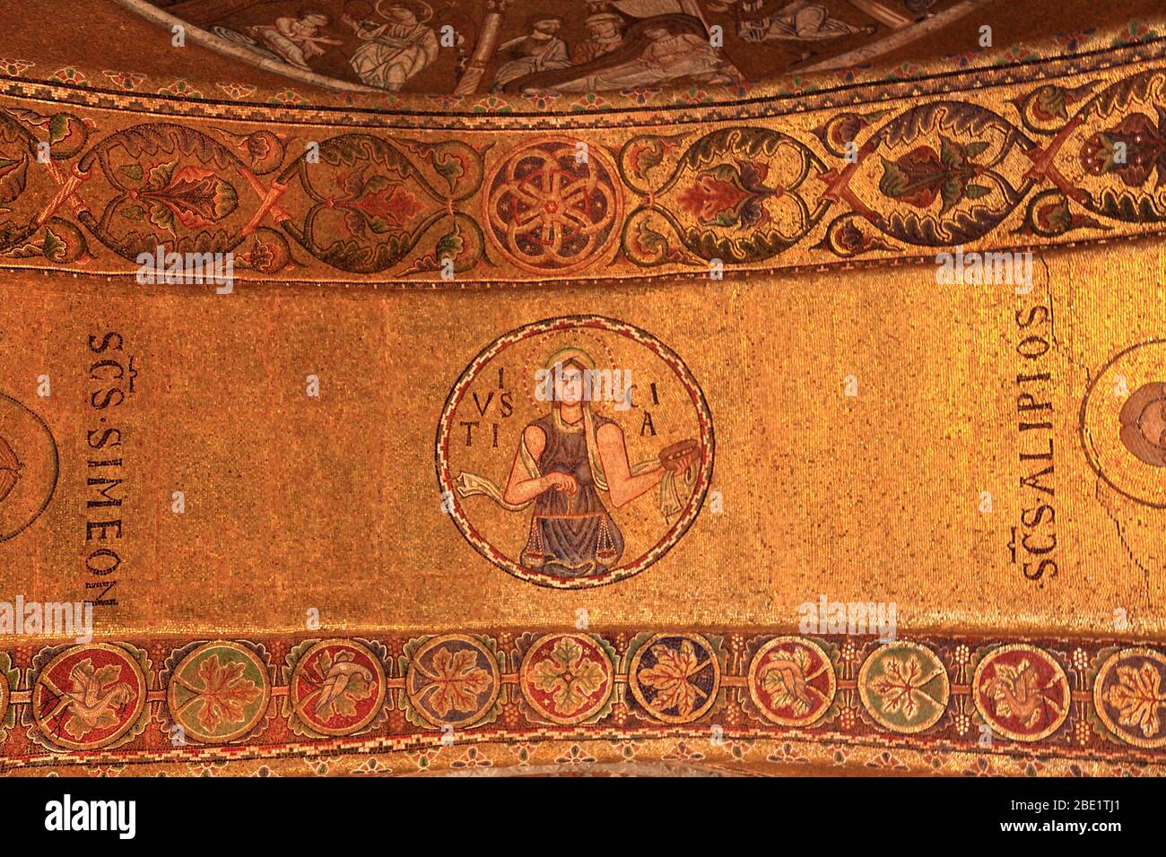 I/Venedig: Basilica di San Marco, Nordportal; Vorhalle (Narthex) mit Mosaiken aus dem Alten Testament Stock Photo