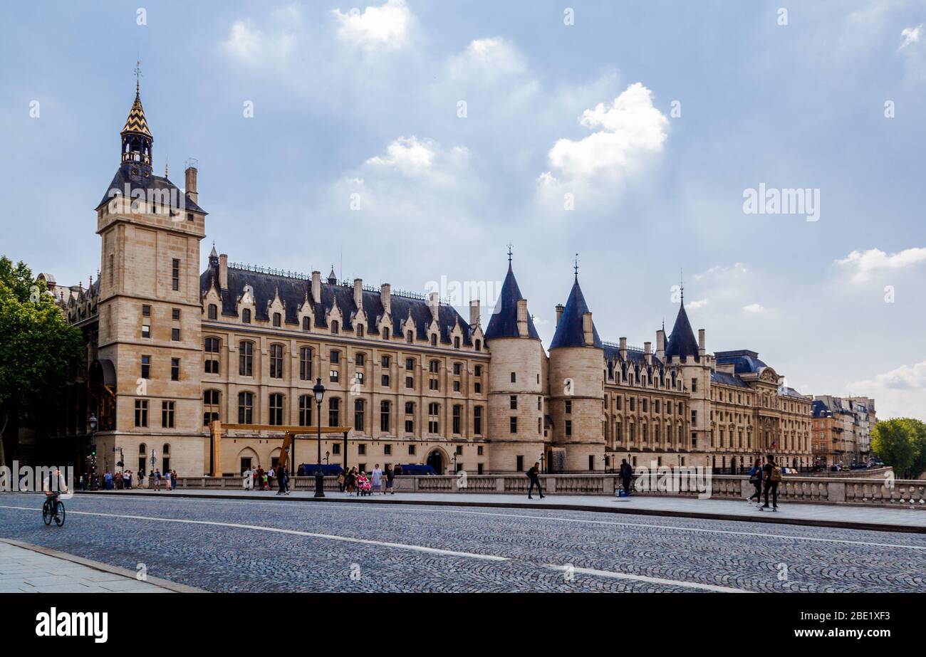the-conciergerie-a-former-royal-palace-and-prison-paris-france-stock