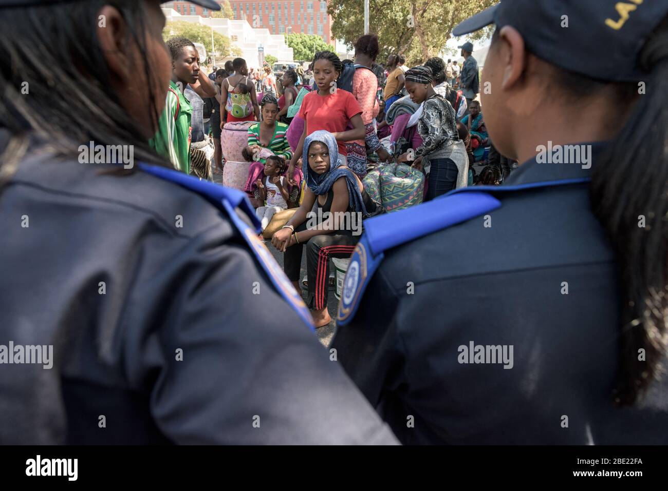 Destitute African foreign national refugees and asylum seekers squatting at a Cape Town park are forcibly removed by South African security forces Stock Photo