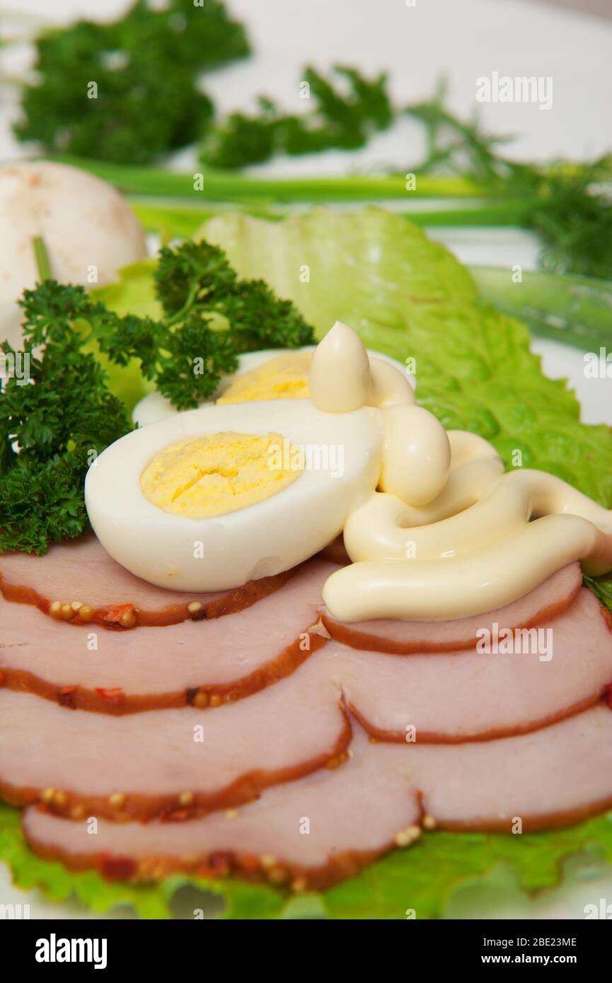 Ham with eggs and vegetables Stock Photo - Alamy