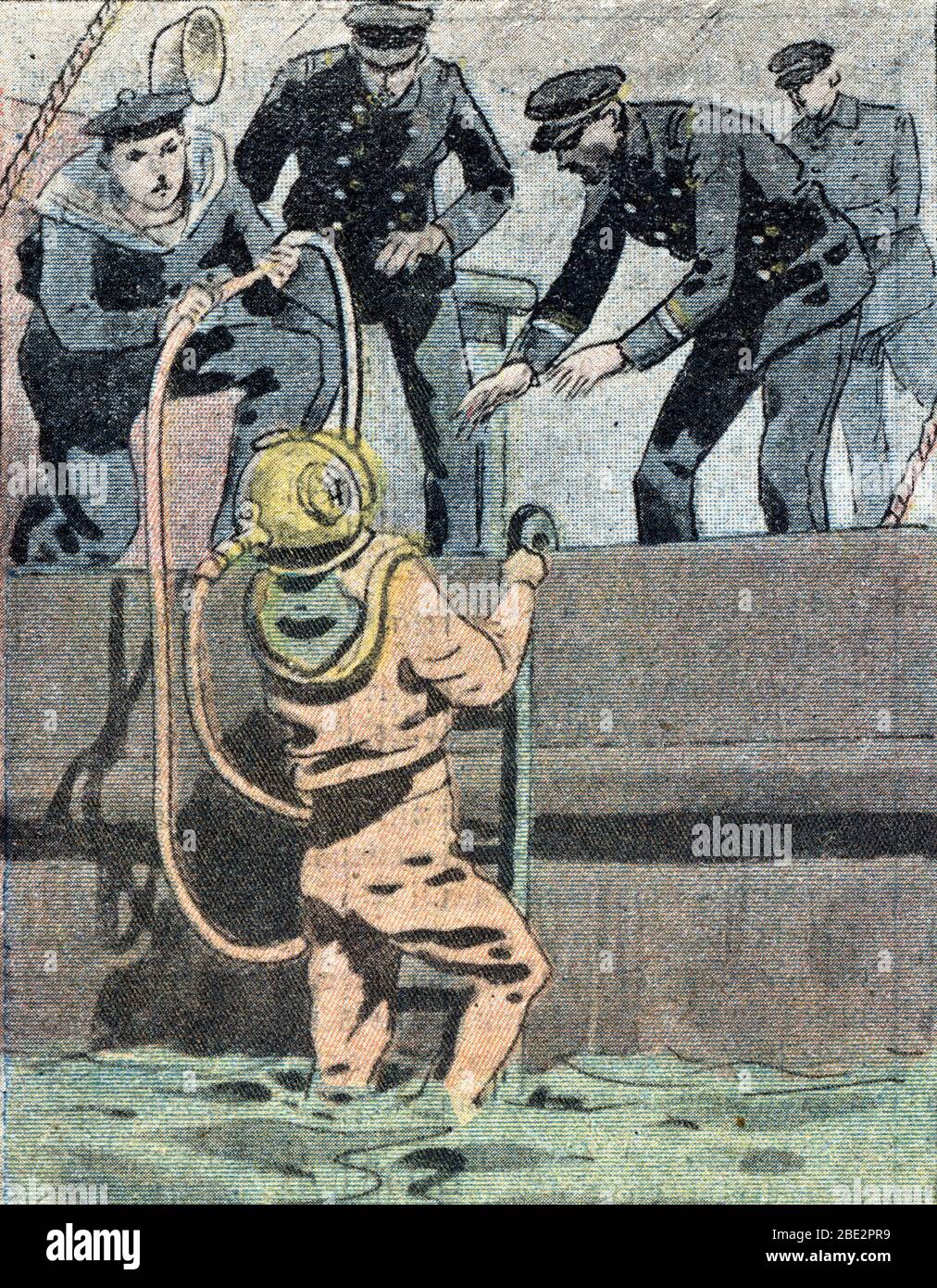 'Plongeur scaphandrier examinant la coque du navire Saint-Louis apres le naufrage du sous-marin francais le 'vendemiaire' au large des cotes du Cotent Stock Photo
