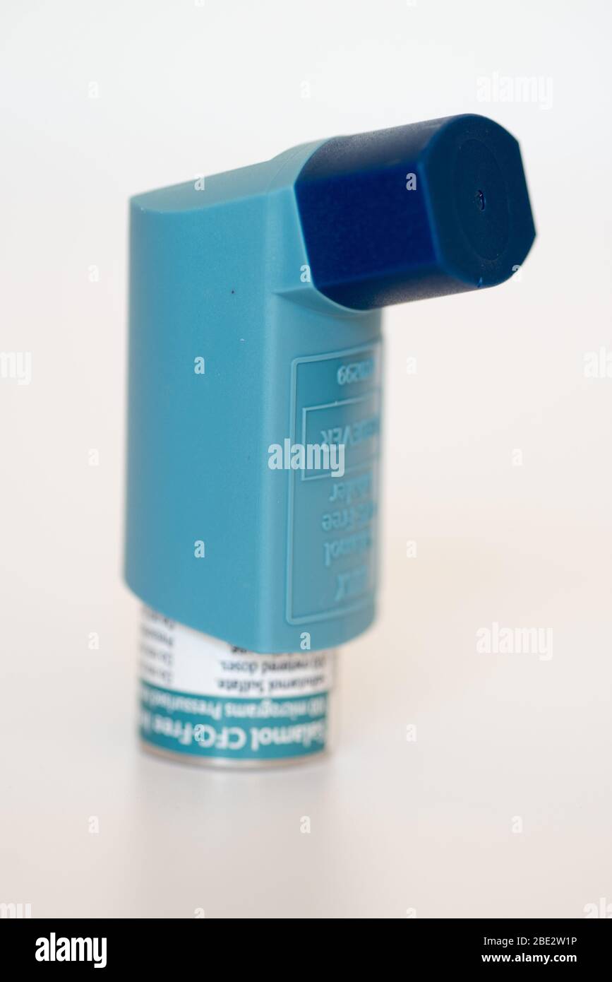 Asthma inhaler blue hi-res stock photography and images - Alamy