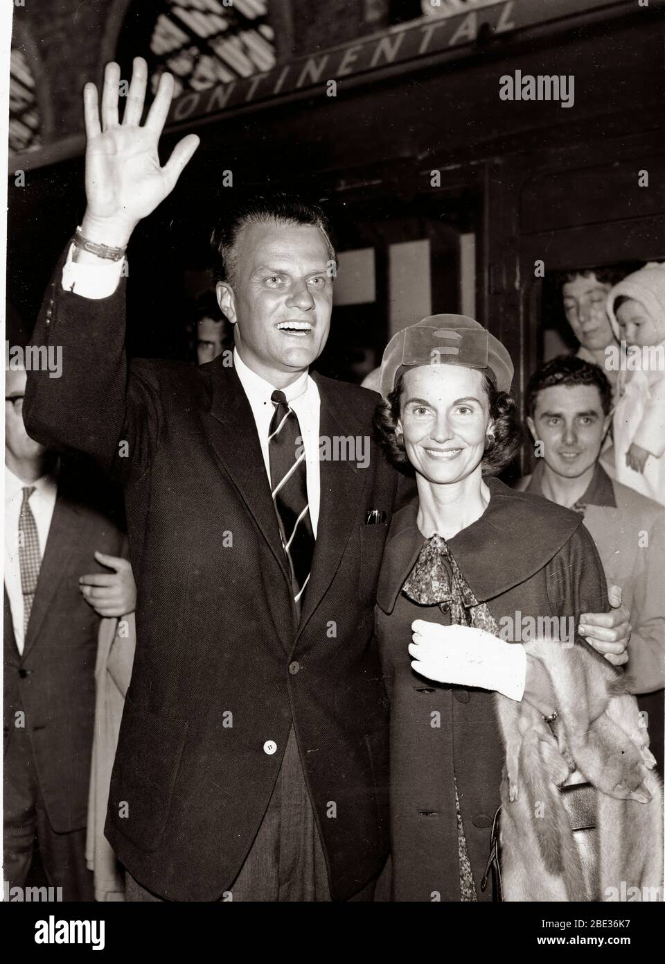 June 6, 1959 - London, England, U.K. - Reverend BILLY GRAHAM arrives at Victoria Station with his wife RUTH  this afternoon. Stock Photo