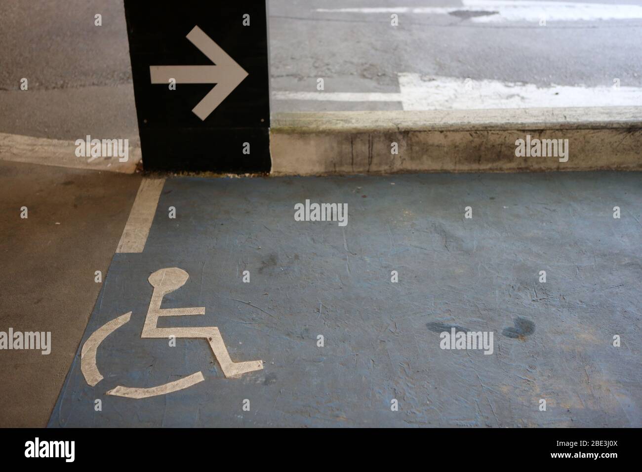 Place de parking réservée aux handicapés. Saint-Gervais-les-Bains. Haute-Savoie. France. Stock Photo