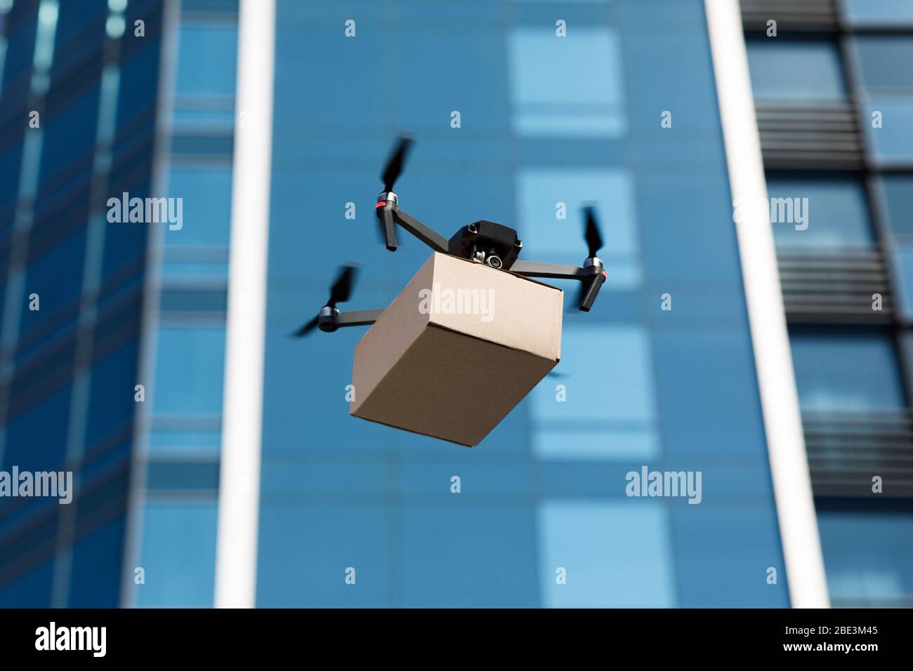 Delivery drone package city hi-res stock photography and images - Alamy