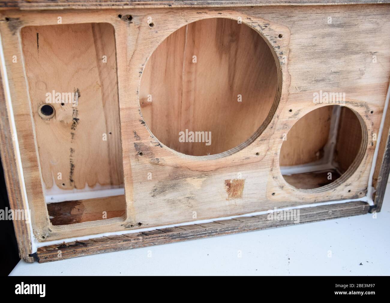 Glued with glue pva speaker enclosure. Column speaker 15AS208. Vintage