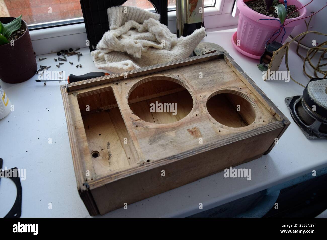 Glued with glue pva speaker enclosure. Column speaker 15AS208. Vintage