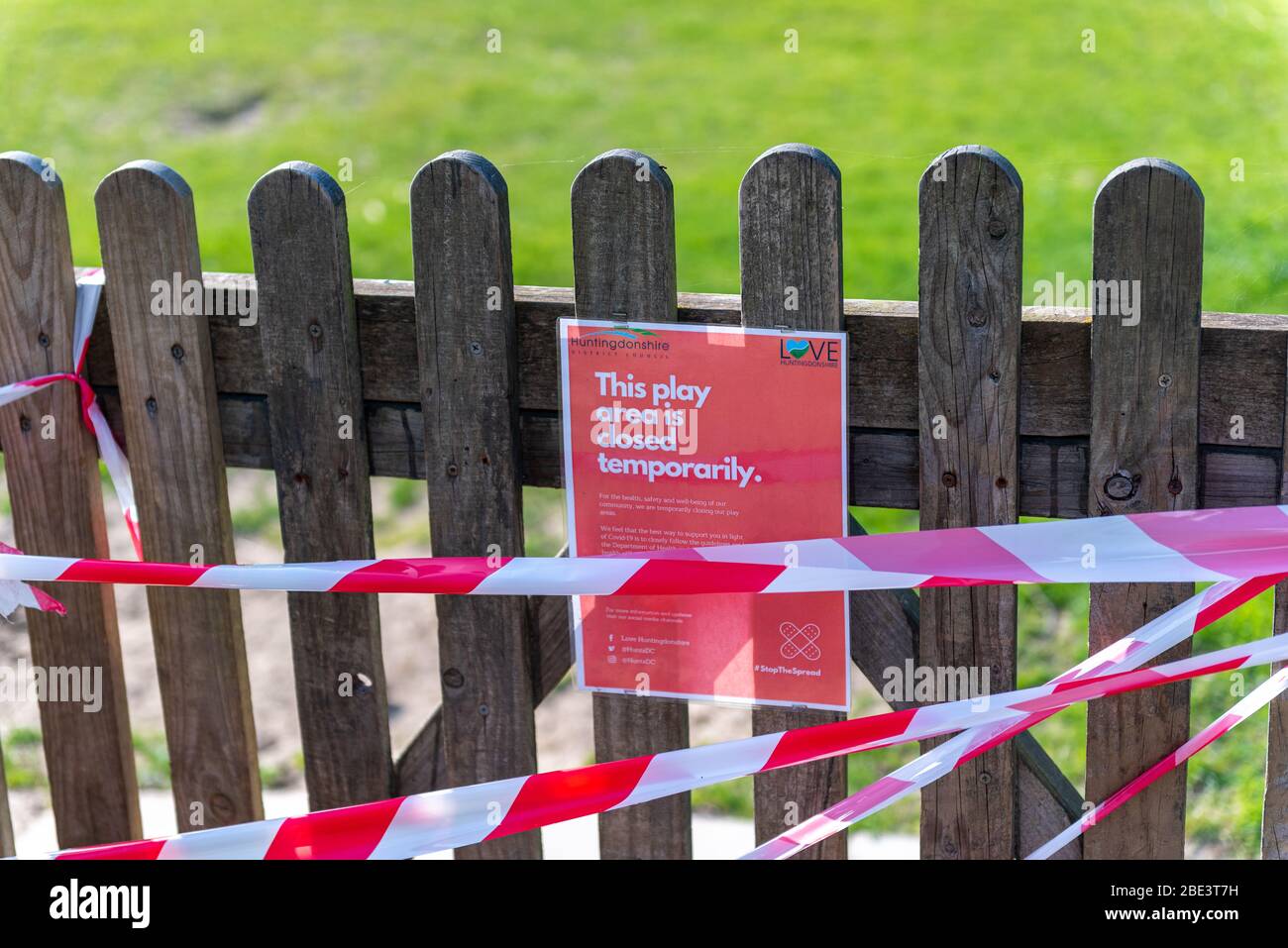 Huntingdon, Cambridgeshire, UK. 11th April 2020. Hinchingbrooke country park very empty on a very sunny easter Saturday during Covid-19 UK lockdown. People out for their once per day exercise. Credit: Jason Chillmaid/Alamy Live News Stock Photo