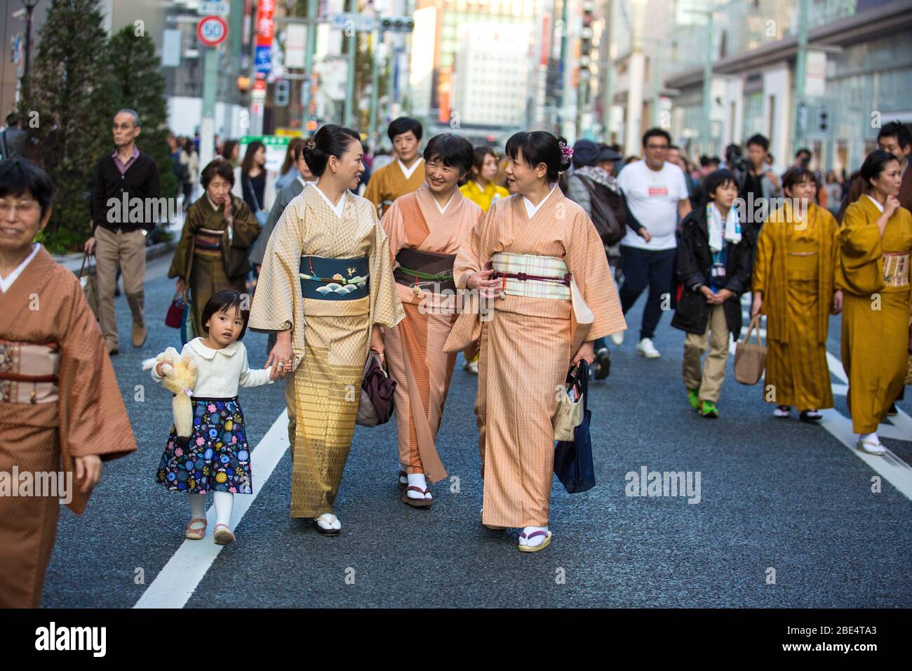 Kimono japan family hi-res stock photography and images - Alamy