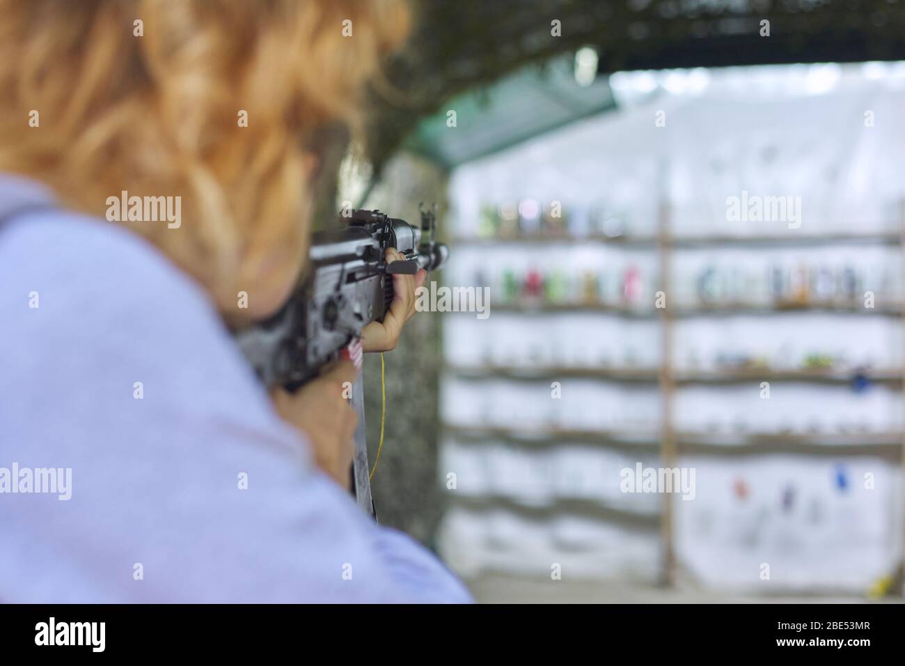 Young woman shooting hunting rifle hi-res stock photography and images ...