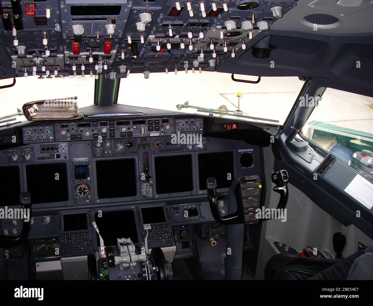 boeing 737 cockpit views