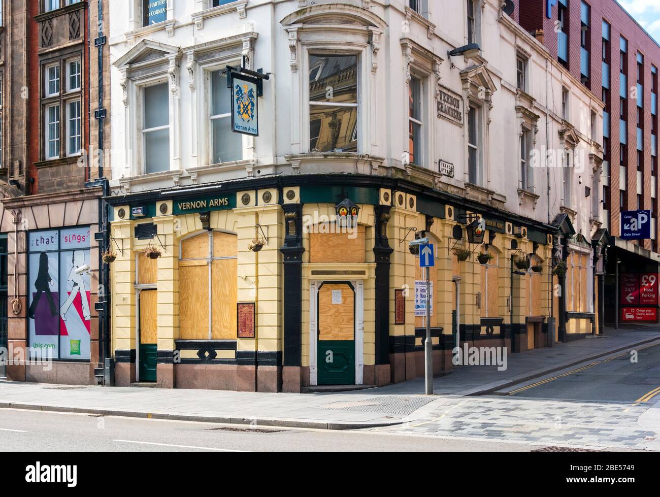 Vernon Arms Pub in Liverpool closed during coronavirus pandemic Stock Photo