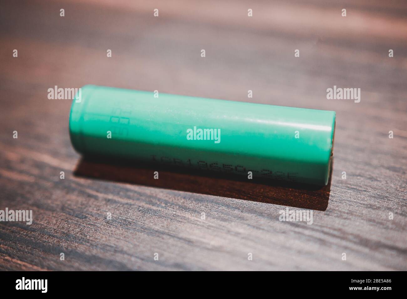 One 18650 Lithium Ion Battery cell on a wooden table known for use with  vape or e cigarette. Also used to make laptop battery and power bank Stock  Photo - Alamy