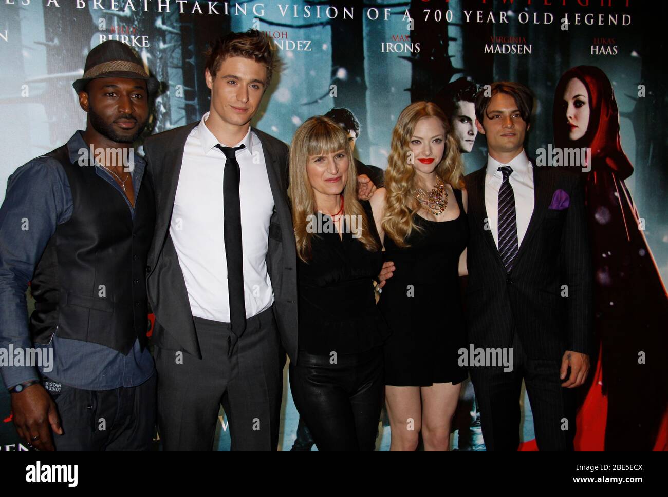 Adrian Holmes Max Irons Director Catherine Hardwicke Amanda Seyfried And Shiloh Fernandez Riding Hood Screening At Empire Stock Photo Alamy