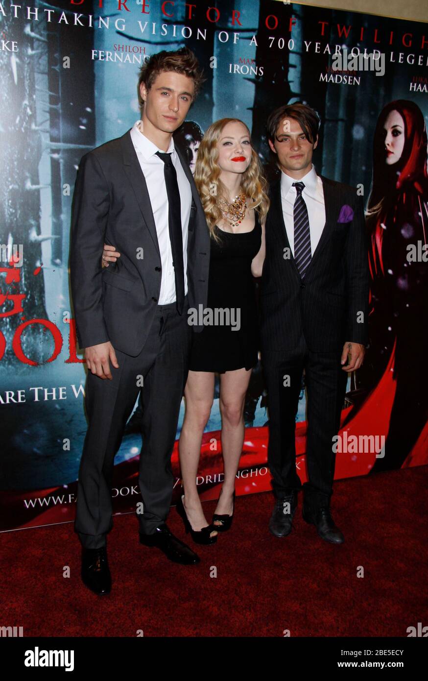 Adrian Holmes Max Irons Director Catherine Hardwicke Amanda Seyfried And Shiloh Fernandez Riding Hood Screening At Empire Stock Photo Alamy
